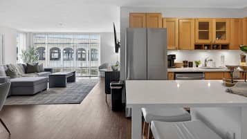 Coffee/tea maker, fridge, microwave, oven