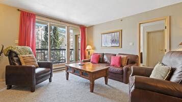 Condo, 1 King Bed (Borders Lodge L304 2BD Beaver Creek S) | Living area