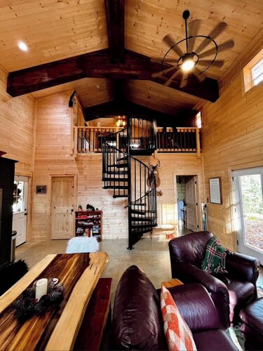 Secluded NC Mtn Red Barn Cabin • 3 Acres • Near Ocoee Rafting, Lakes, Casino