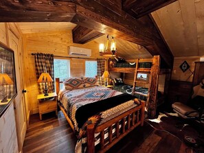 2 bedrooms, iron/ironing board, internet, bed sheets - Secluded 3 Acres in NC Mountains· Hike, Raft & Fire Pit (Murphy)