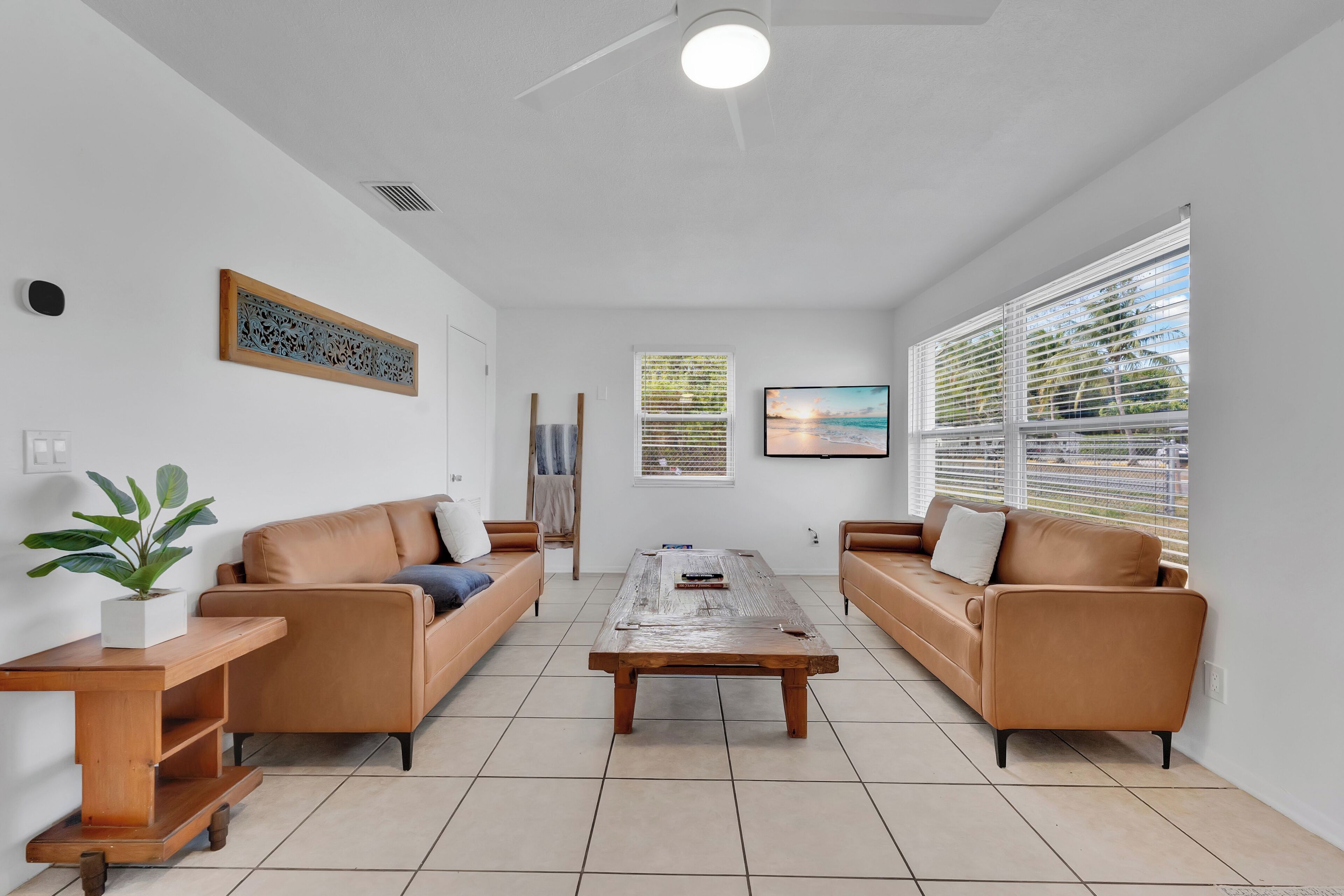 Stuart Local Retreat! Cozy 2 Bedroom Near Sandsprit Park, Fisherman's Paradise - Stuart, FL