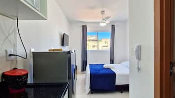 Apartamento básico | Wi-Fi de cortesia, roupa de cama