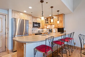 Condo, várias camas (Borders Lodge L310 3BD Beaver Creek S) | Cozinha privada