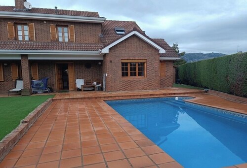 Villa with pool in the mountains