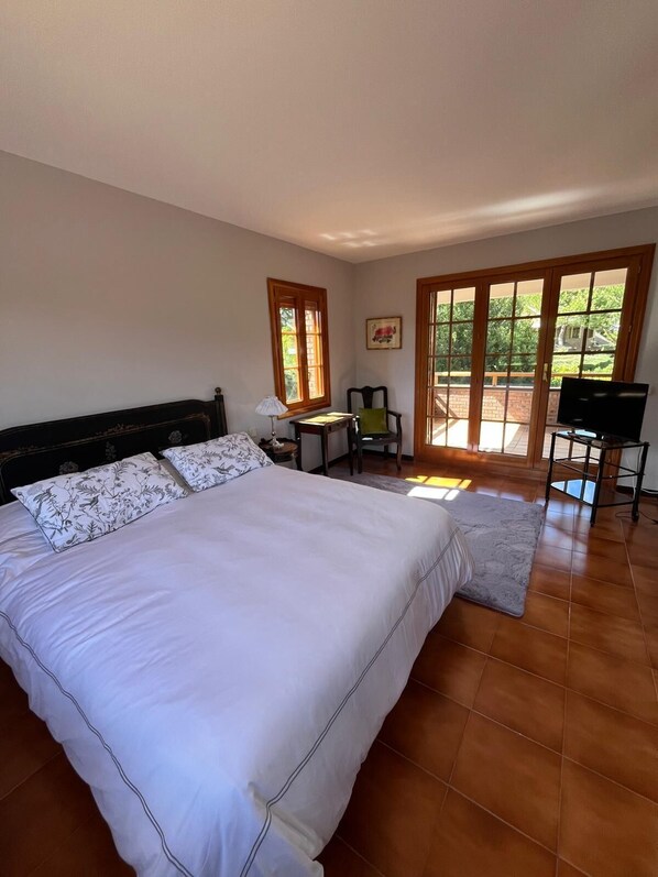 4 chambres, fer et planche à repasser, draps fournis