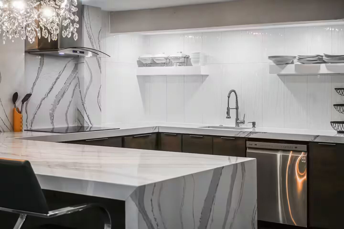 Refrigerador, microondas, parrilla de estufa y lavavajillas 