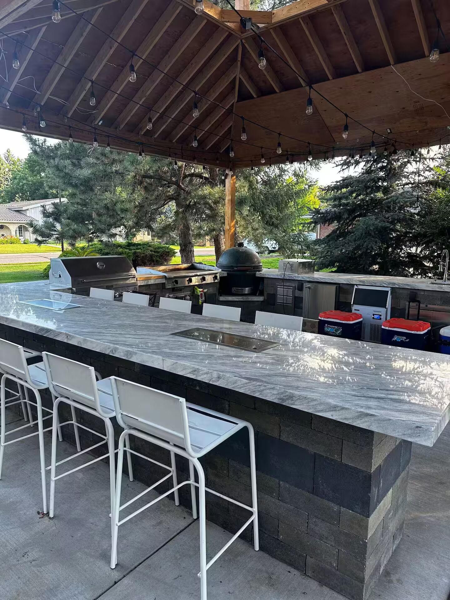 Outdoor dining