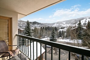 A balcony with a view of a snowy mountain landscape. - Borders Lodge L406 2BD Beaver Creek Ski-in, Ski-out Condo (Avon)