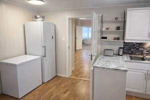Private kitchen - Vrbo Property (Finnmark)