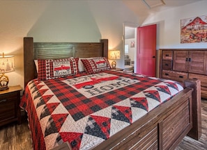 WiFi, bed sheets - Little Red Hog Haven (Sagle)