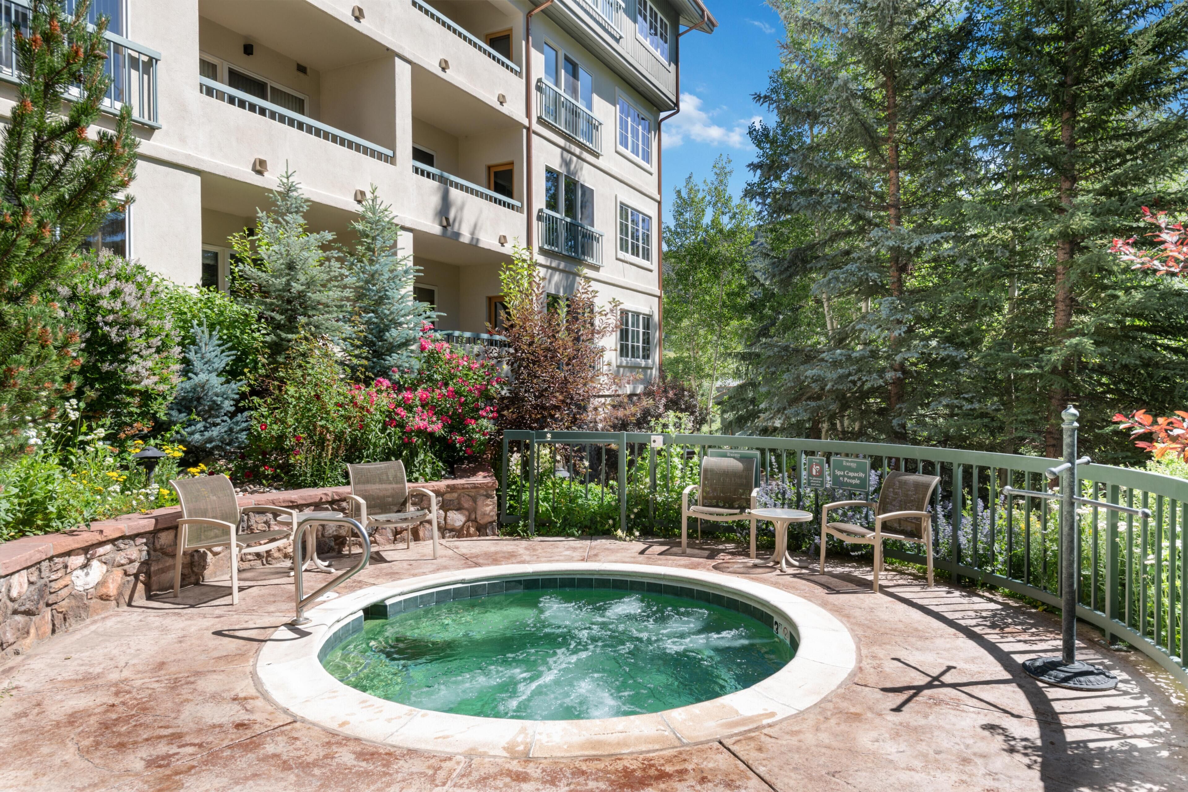 Condo, 1 très grand lit (Borders Lodge U204 1BD Beaver Creek S) | Baignoire à remous extérieure
