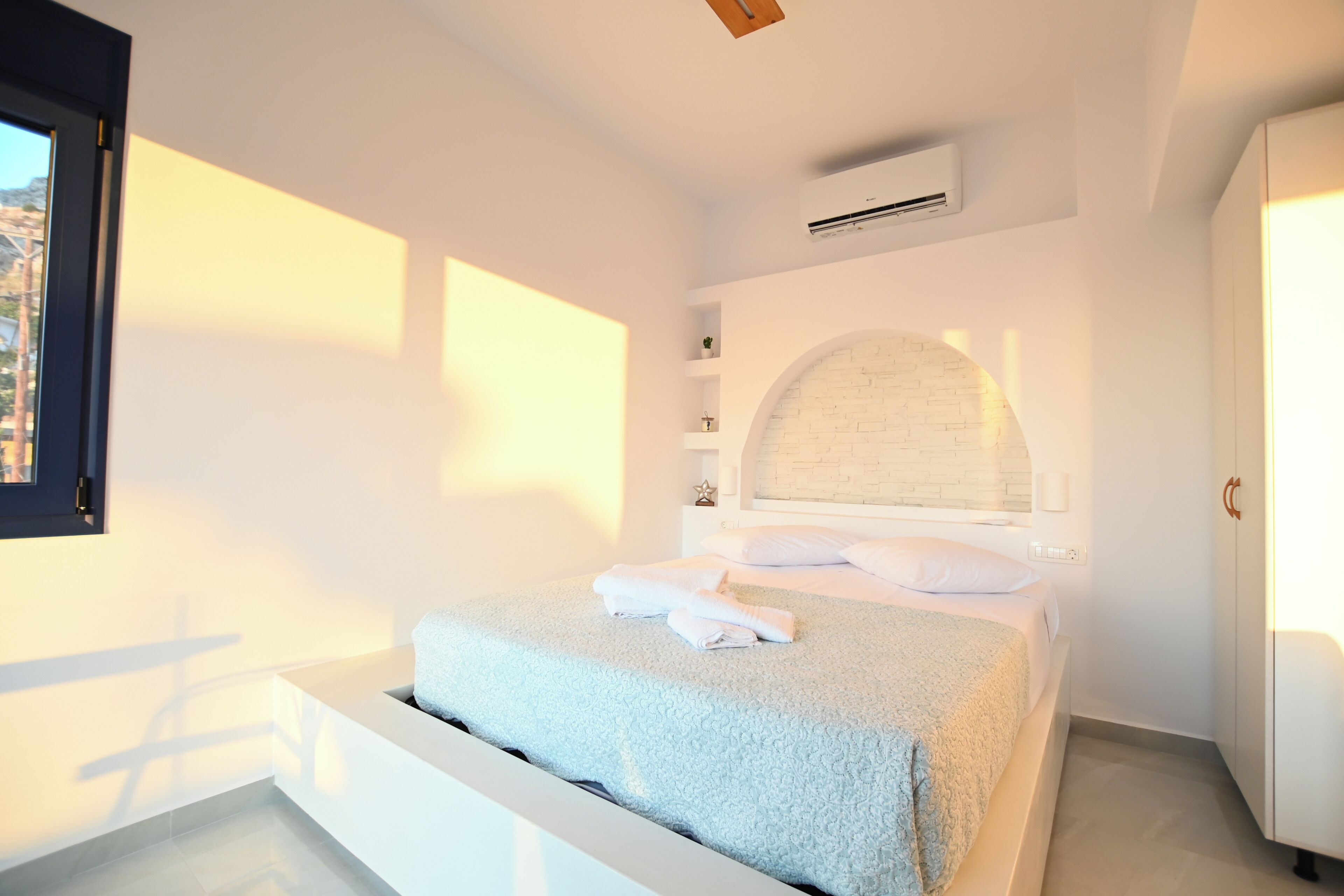 Apartment, Sea View | In-room safe, blackout drapes, soundproofing, iron/ironing board