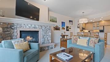 Condo, 1 King Bed (Borders Lodge U304 1BD Beaver Creek S) | Living area