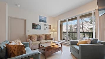 Condo, 1 King Bed (Borders Lodge U304 1BD Beaver Creek S) | Living area