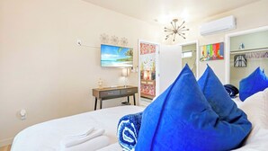 A hotel room with a bed, a desk, a chair, a TV, and a wardrobe. - II. Chic 4BR Home by Universal + Patio + Grill + Parking (Los Angeles)