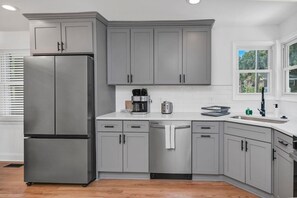 Geladeira, micro-ondas, fog ão, cooktop