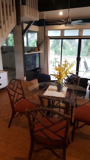 Dining - Aloha Hideaways- Palm Retreat A (Princeville)