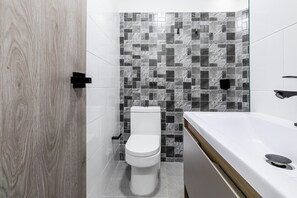 Toallas, jabón, papel de baño