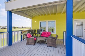 Terrace/patio - Leola’s Place One is a Charming 2-bedroom house with AC in pleasant Galveston (Galveston)