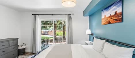 Desk, iron/ironing board, travel cot, WiFi