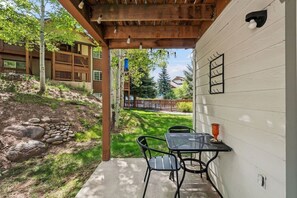 Outdoor dining - Alpine Escape | Pool, Hot Tub & Mountain Access (Edwards)