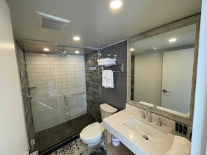Bathroom - Coastal suites (Room5) - Grand Bend (Grand Bend)