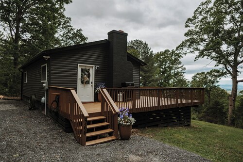 The Overlook at New Market• Scenic view• Hot tub• EV charger• Pet friendly
