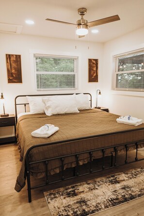 2 bedrooms, desk, free WiFi, bed sheets