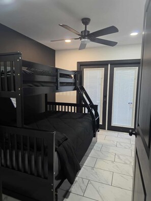 4 quartos, Wi-Fi de cortesia, roupa de cama