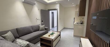 Apartment, 1 Bedroom, Accessible, Smoking | Living room
