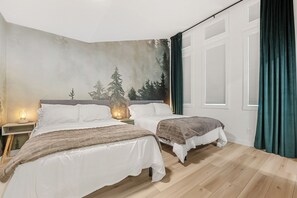 2 slaapkamers, een strijkplank/strijkijzer, internet, beddengoed