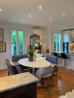 Dining - Vrbo Property (Mandelieu-la-Napoule)