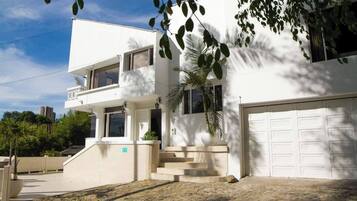House, Multiple Bedrooms, Smoking, Patio | Exterior