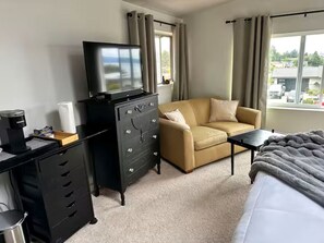 Living area - Puget Sound View Room (Federal Way)