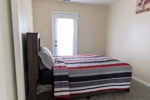 Room - 2-bedroom - very spacious with comfort (Upper Darby)