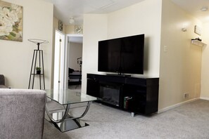 Living area - 2-bedroom - very spacious with comfort (Upper Darby)