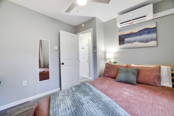 Iron/ironing board, WiFi, bed sheets