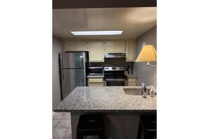 Private kitchen - Downtown on Dock w/ Parking (Wilmington)