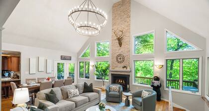 Wintergreen 5BR w/ Hot Tub, Sauna. Walk to slopes!