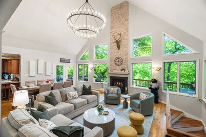 Wintergreen 5BR w/ Hot Tub, Sauna. Walk to slopes!