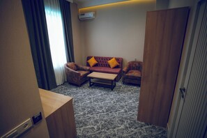 Living area - Momentum Hotel Baku (Bakı)