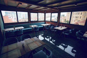 Dining - Momentum Hotel Baku (Bakı)