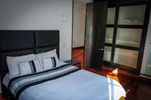 2 bedrooms, iron/ironing board, WiFi, bed sheets - Incredible 2 bedroom apartment with terraces, jacuzzi with city view, top spot (Bogotá)