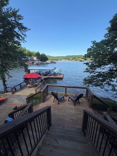 Lakefront Rustic 4-Bedroom House with Private Dock