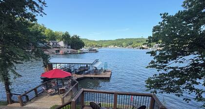 Lakefront Rustic 4-Bedroom House with Private Dock