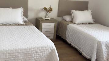 2 bedrooms, iron/ironing board, bed sheets