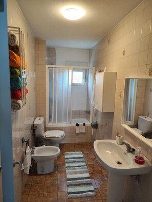Bathroom - Vrbo Property (Camariñas)