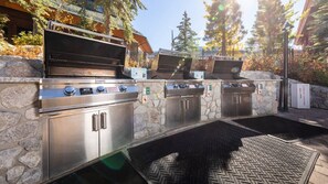 Terrace/patio - Lake Tahoe 2BR/3BA Residence – Ski-In Village, Full Kitchen, Fireplace & Resort (South Lake Tahoe)