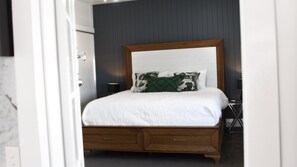 1 bedroom, iron/ironing board, WiFi, bed sheets - Studio One Art Deco Escape - 5mins to Geelong CBD (Geelong)