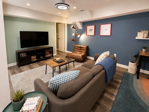 Private 2BR w/ Full Kitchen & Laundry · Near Battery & Downtown Atlanta